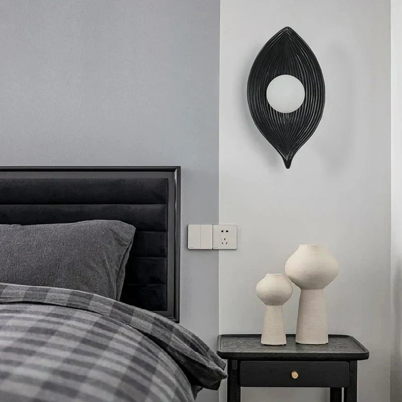 Applique murale LED AuroraLeaf en feuille d'or pour une ambiance chaleureuse