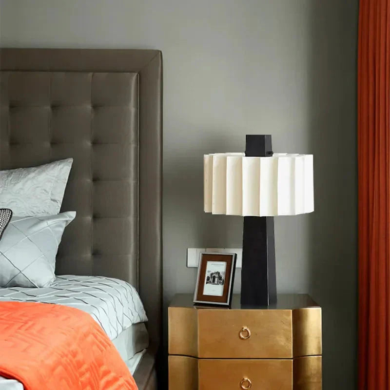 Liora | Table Lamp | Mienel