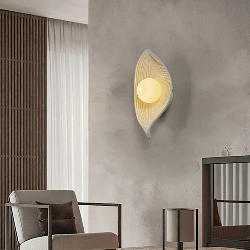 Applique murale LED AuroraLeaf en feuille d'or pour une ambiance chaleureuse